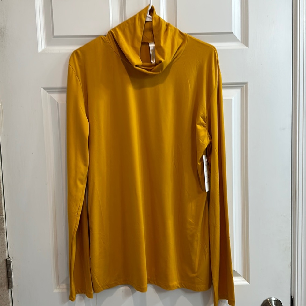 Lightweight Yellow Turtleneck